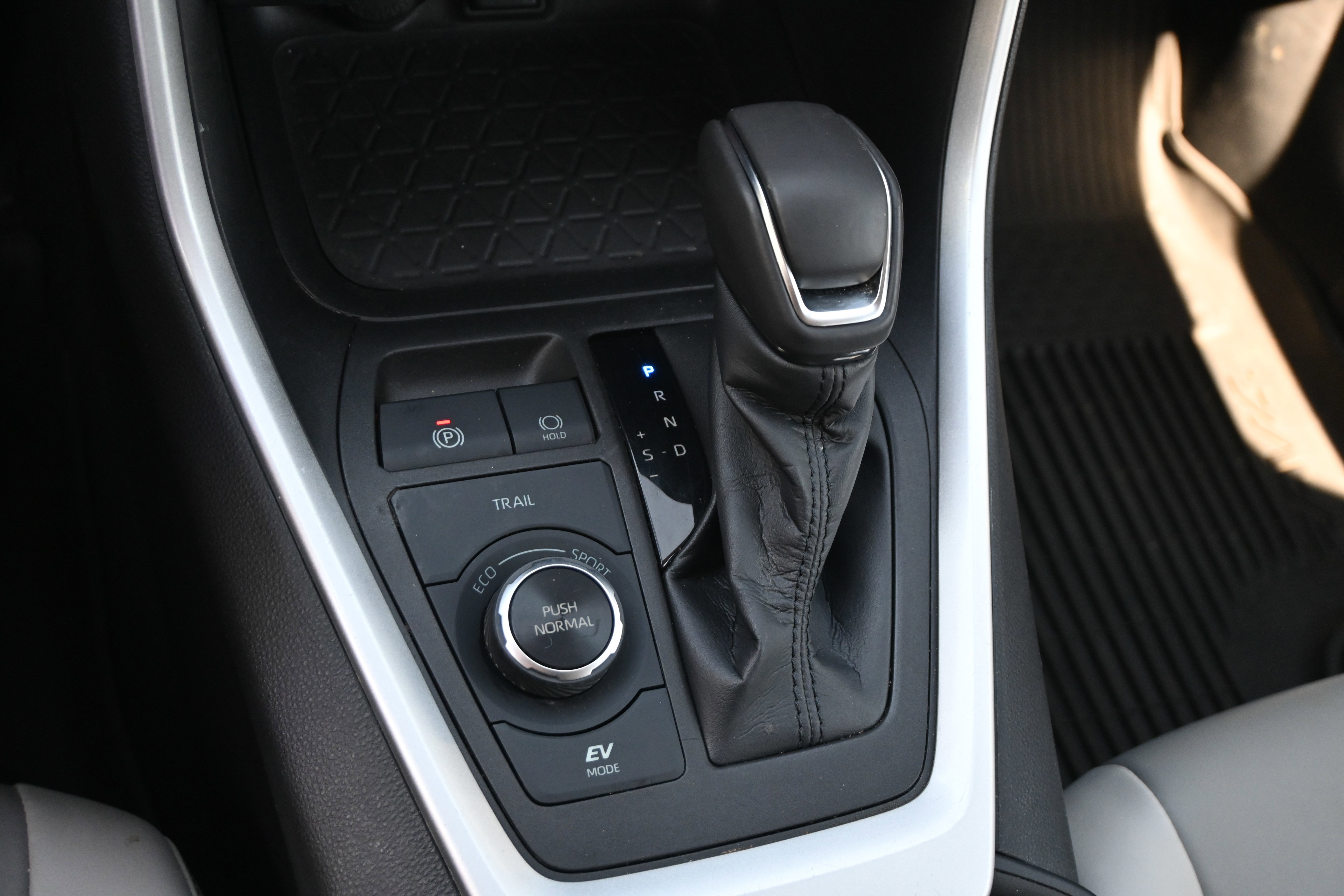 Used 2022 Toyota RAV4 XLE Premium image 20