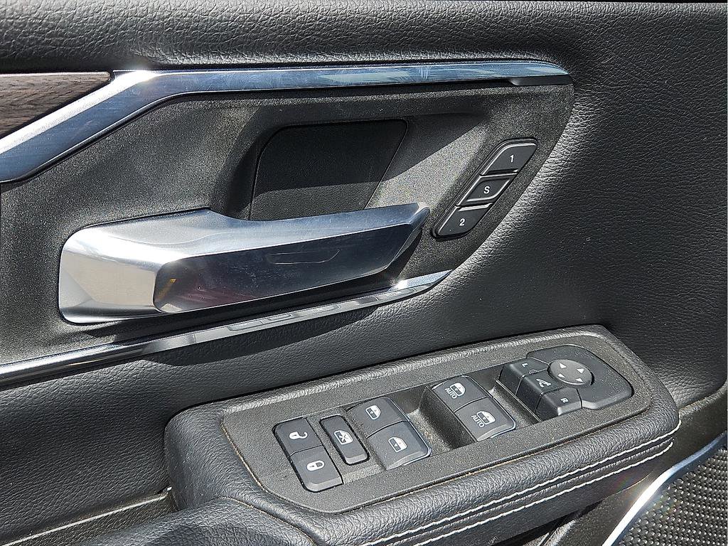Used 2025 RAM 1500 Laramie image 12