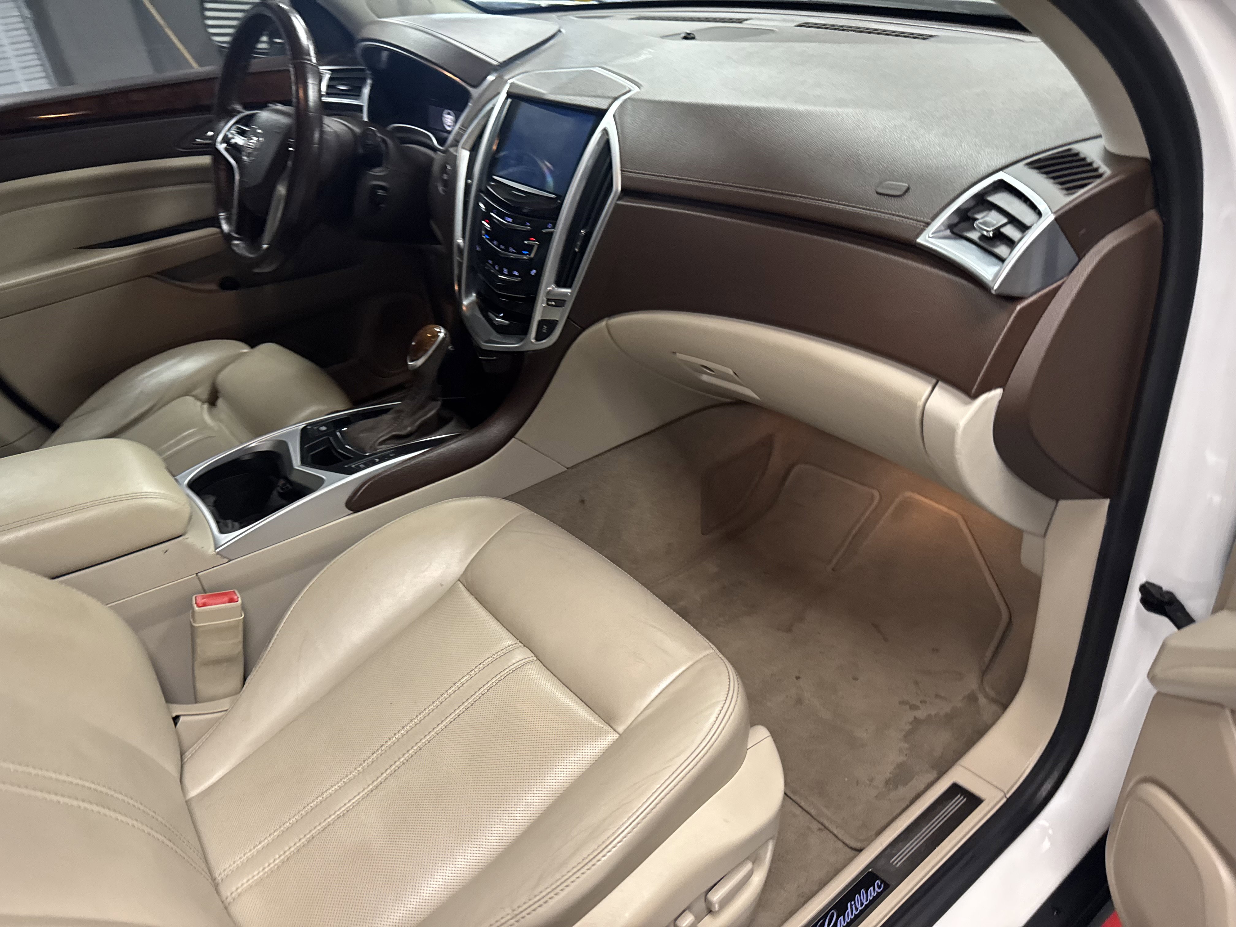 Used 2014 Cadillac SRX Luxury w/ Driver Awareness Package FWD image 15