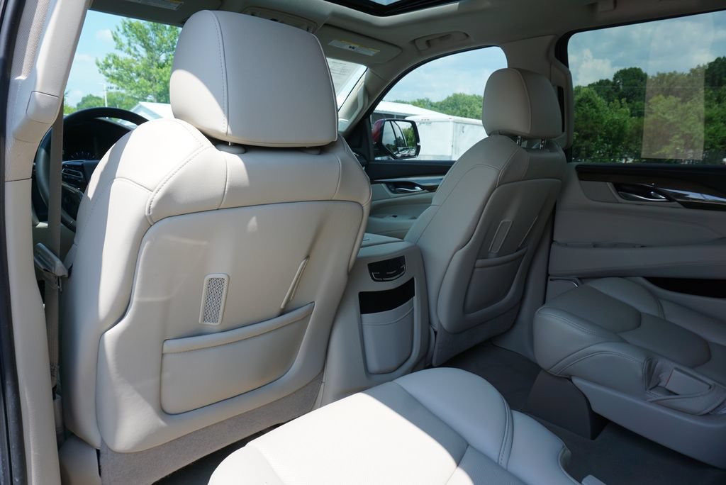 Used 2020 Cadillac Escalade Luxury AWD/4WD image 15
