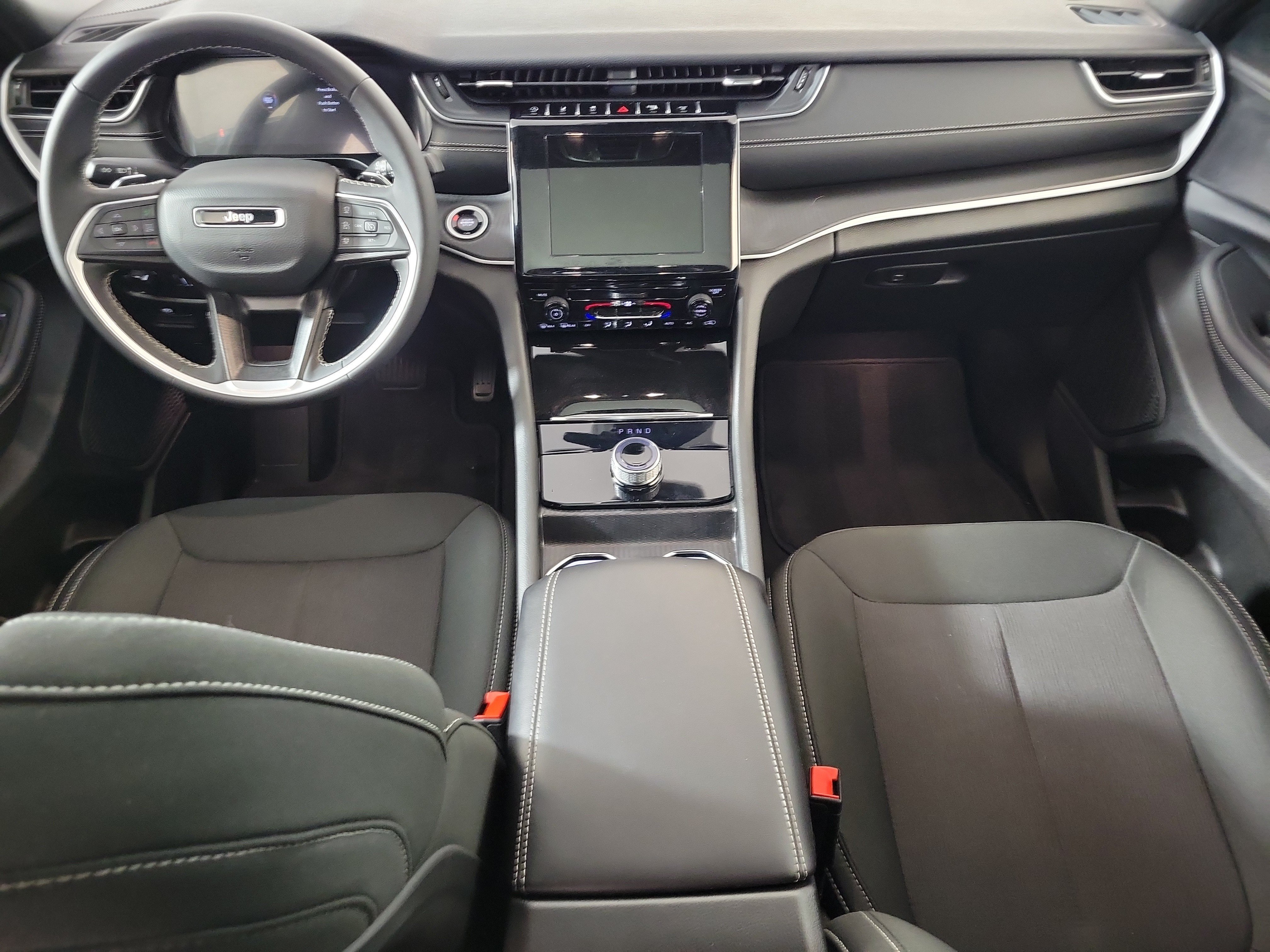 Used 2025 Jeep Grand Cherokee Laredo X RWD image 14