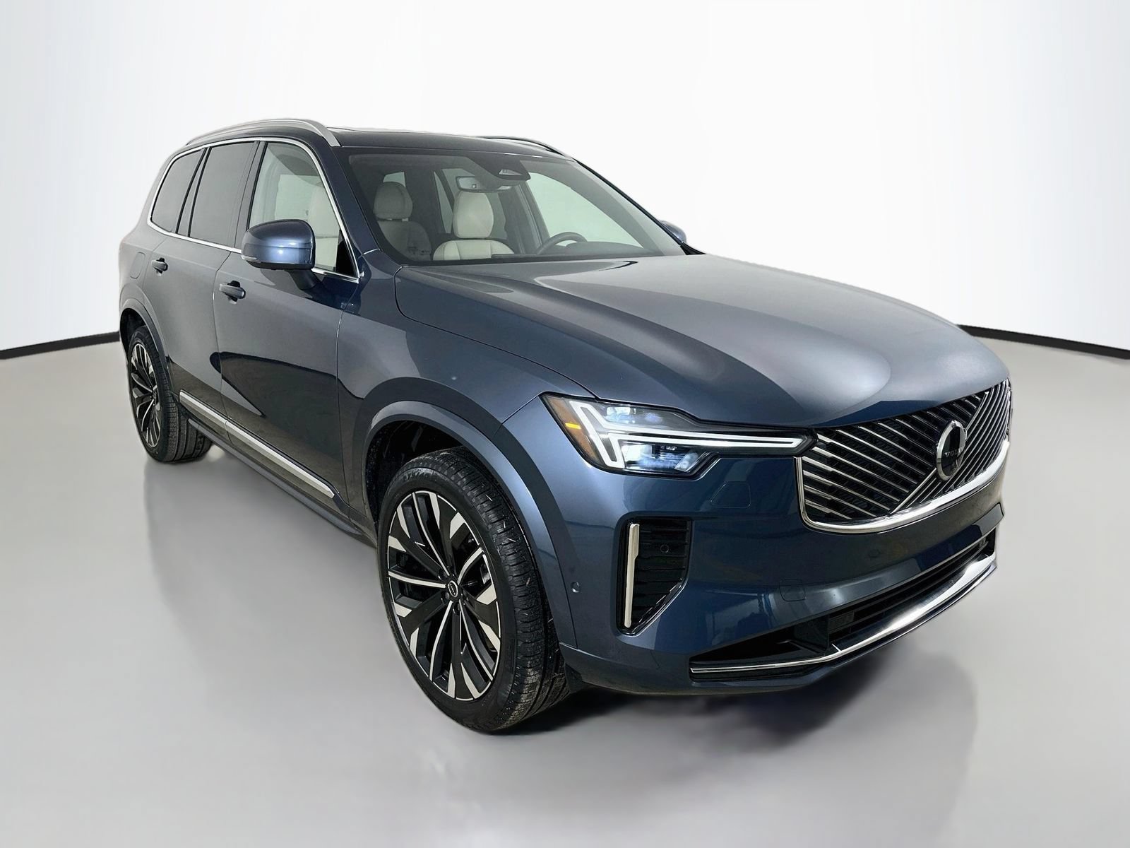 New 2026 Volvo XC90 T8 Plus w/ Protection Package Premier AWD/4WD image 3