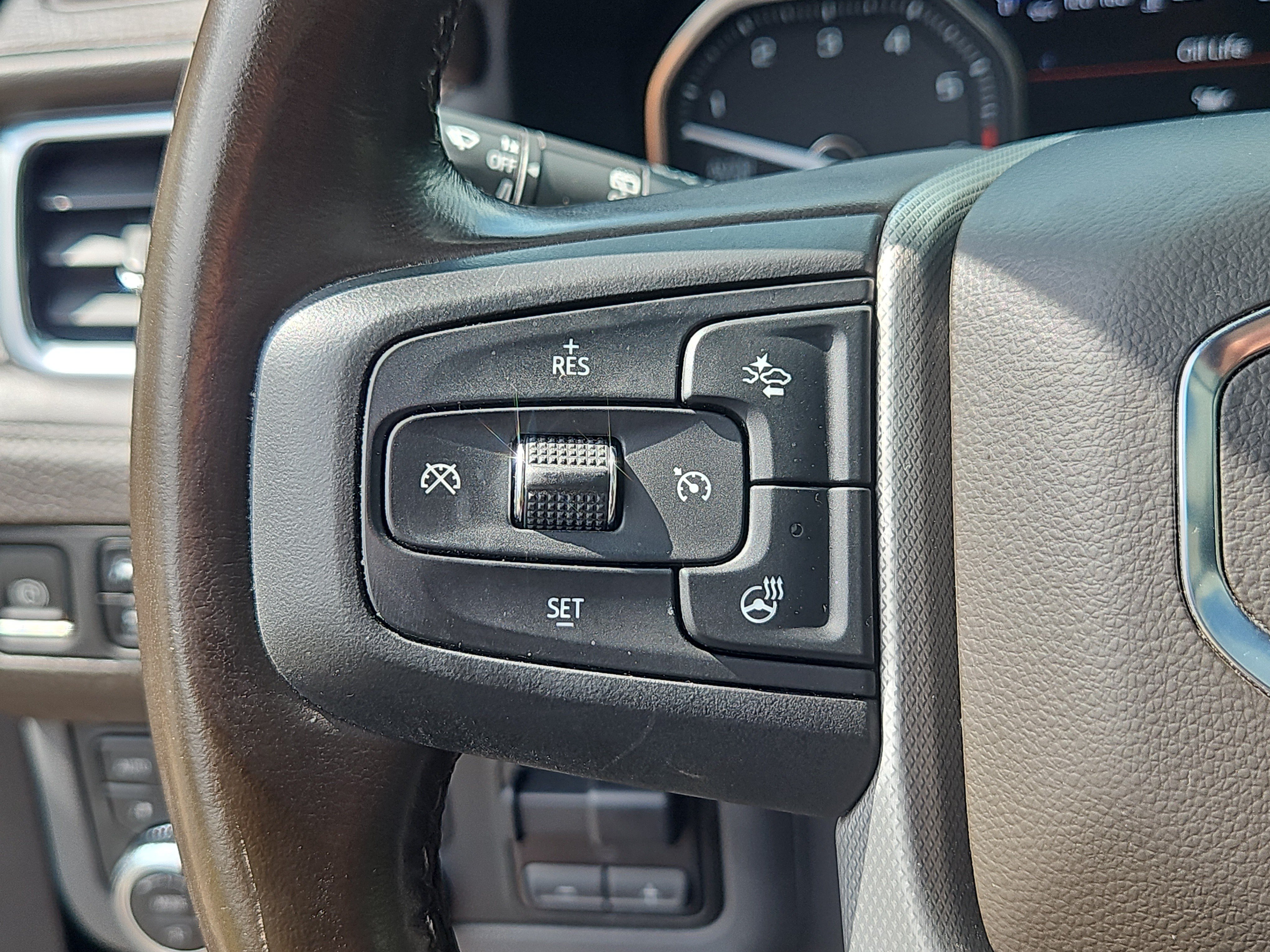 Used 2021 GMC Yukon Denali w/ Denali Ultimate Package AWD/4WD image 23
