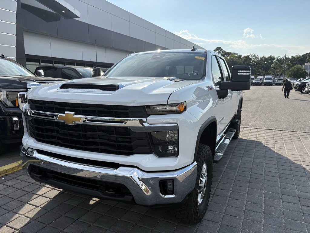 Used 2025 Chevrolet Silverado 2500 LT w/ Safety Package image 2