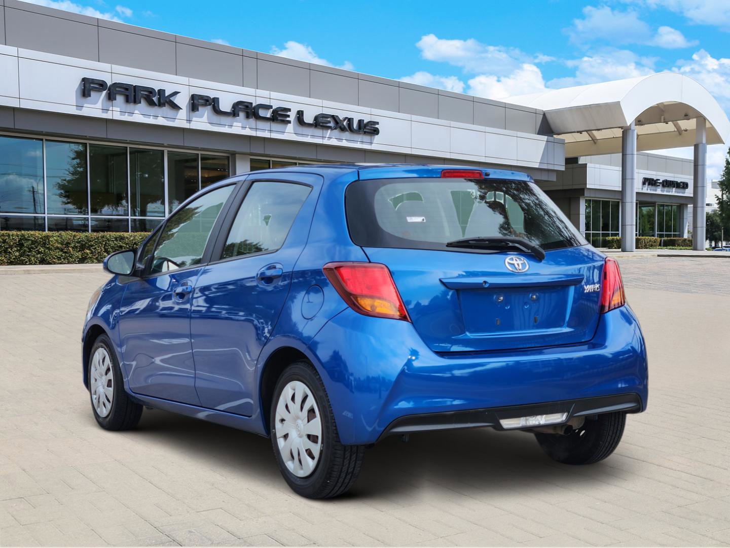 Used 2016 Toyota Yaris L image 4