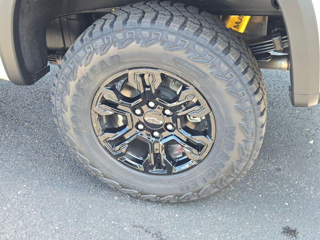 New 2026 Chevrolet Silverado 1500 ZR2 w/ LPO, Dark Essentials Package AWD/4WD image 16
