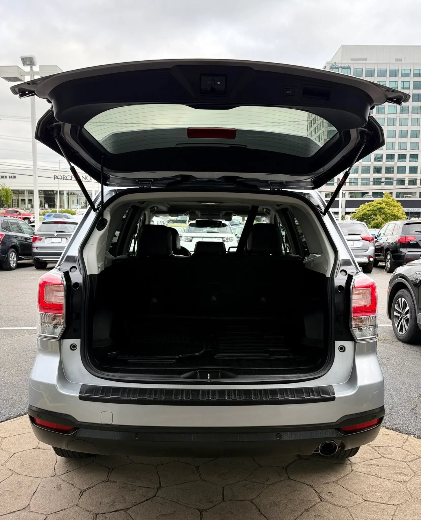 Used 2017 Subaru Forester 2.5i Touring AWD/4WD image 41