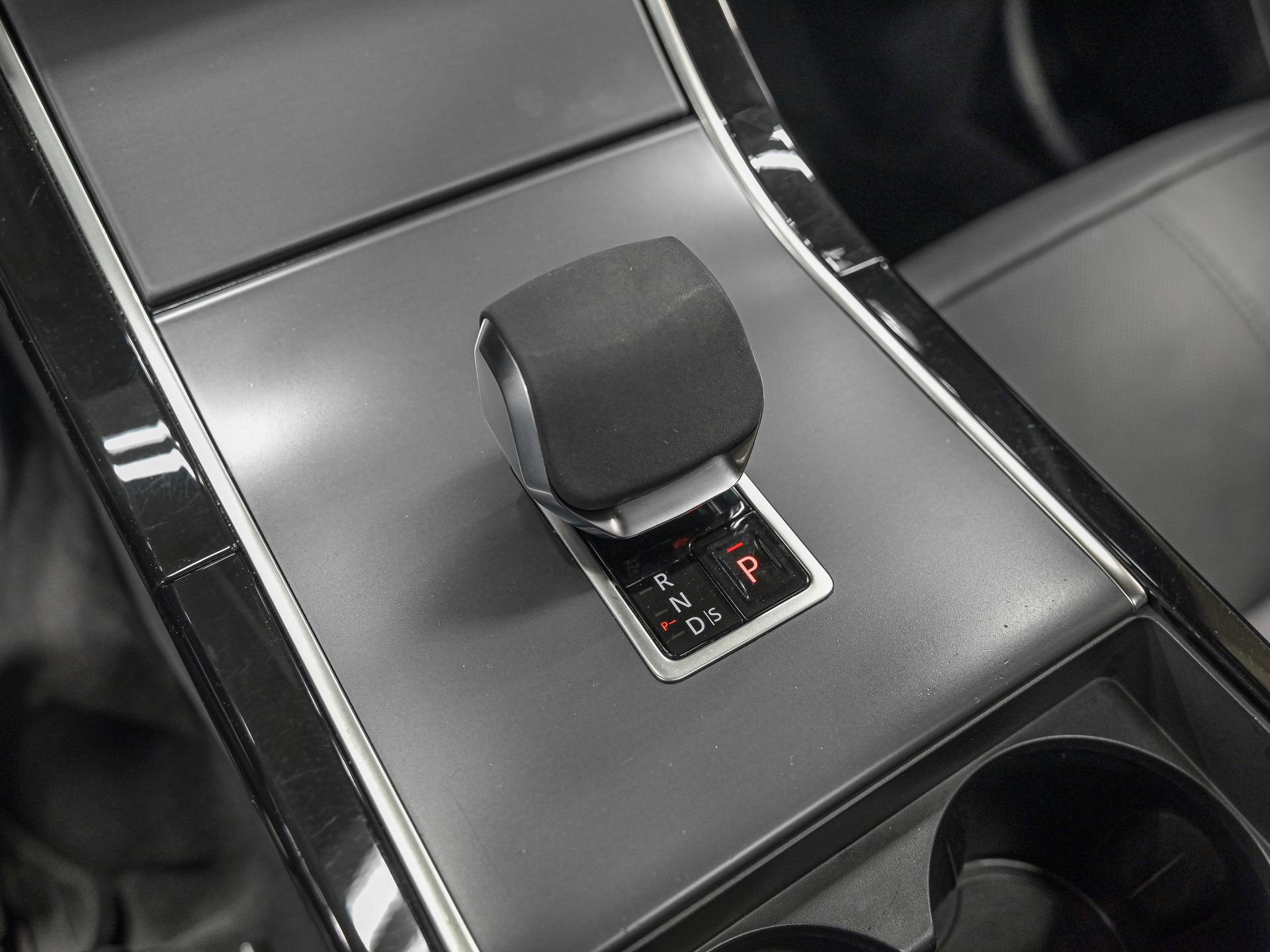 Used 2024 Land Rover Range Rover Velar Dynamic SE image 22