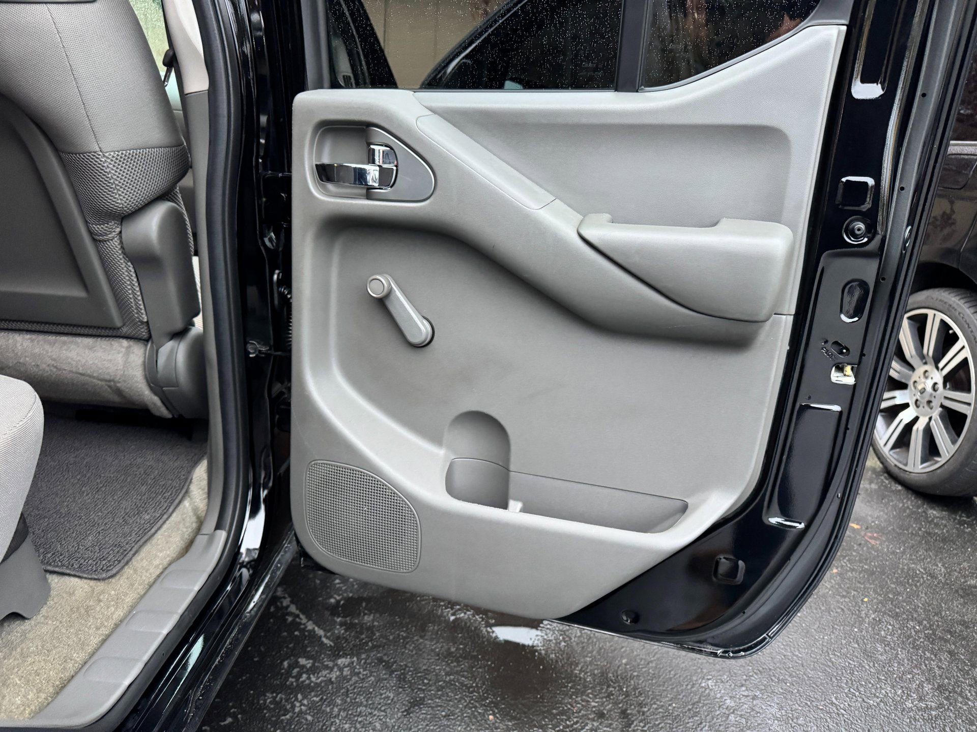 Used 2012 Nissan Frontier S image 34