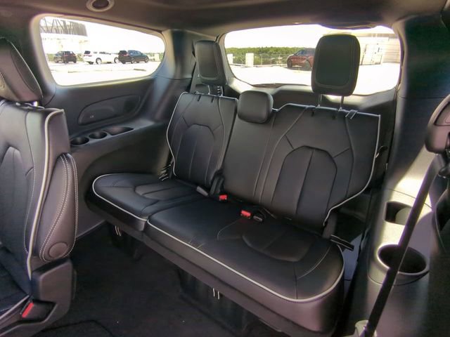 New 2026 Chrysler Pacifica Limited w/ S Appearance Package image 16