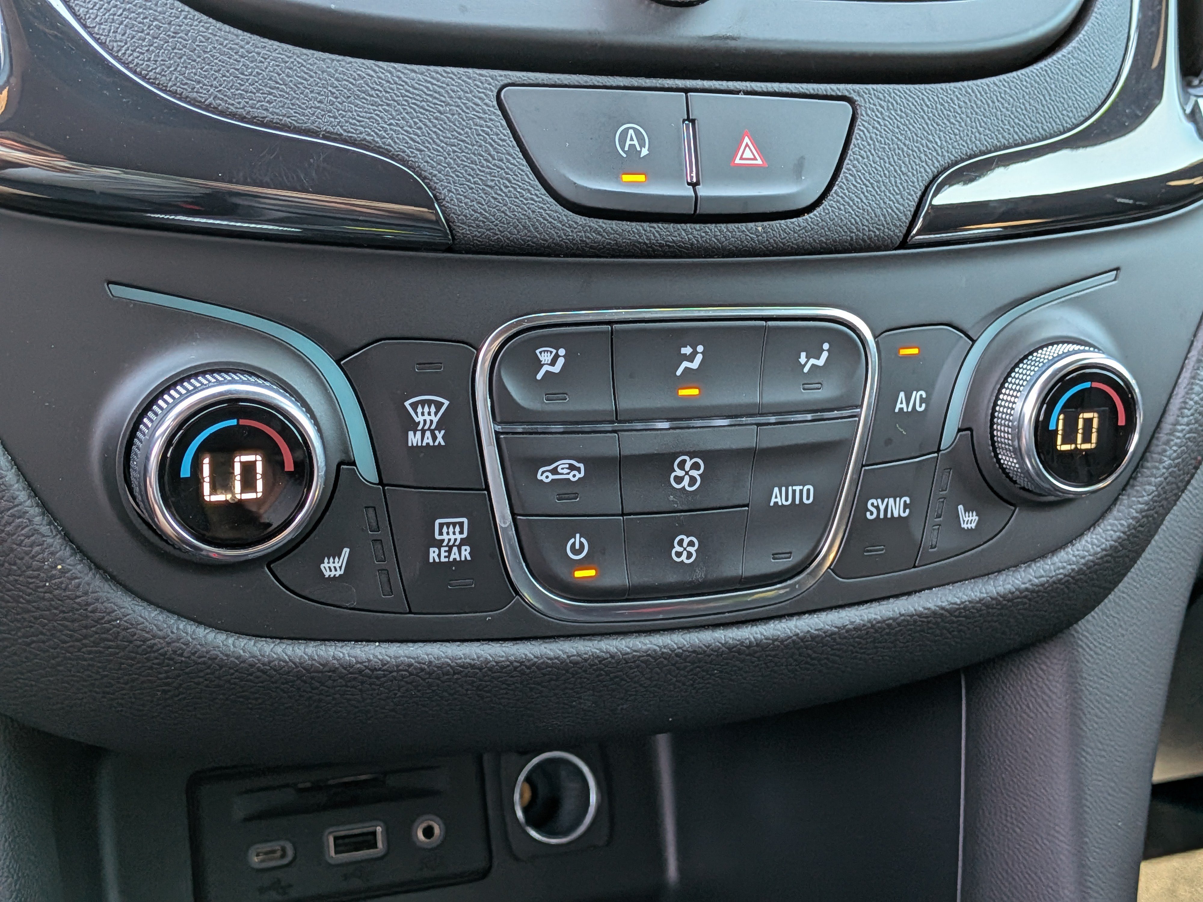 Used 2024 Chevrolet Equinox RS w/ RS Leather Package FWD image 32