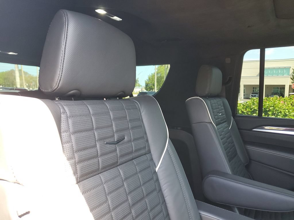 Certified 2025 Cadillac Escalade ESV V w/ LPO, ONYX Package AWD/4WD image 29