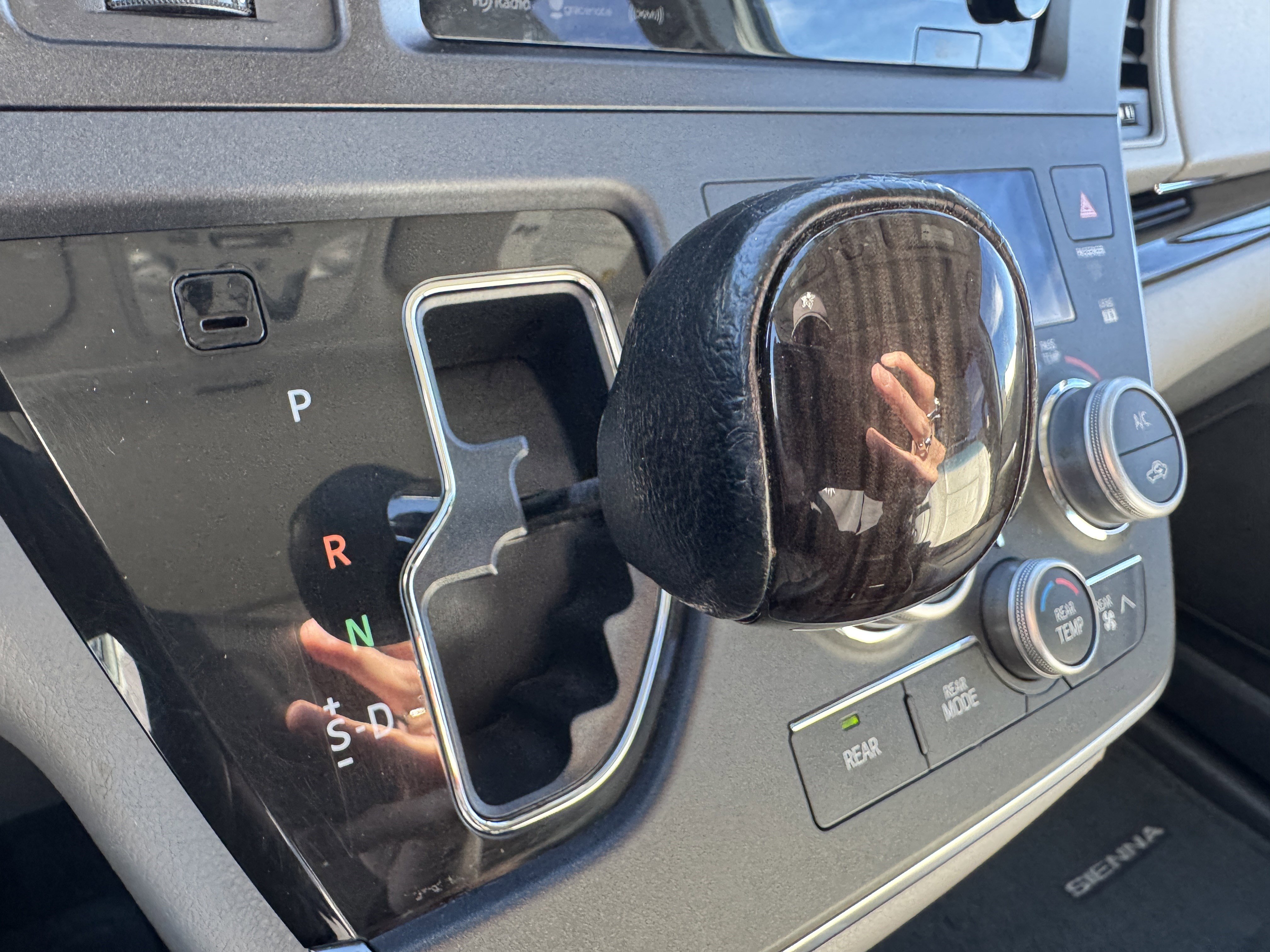 Used 2017 Toyota Sienna XLE image 27