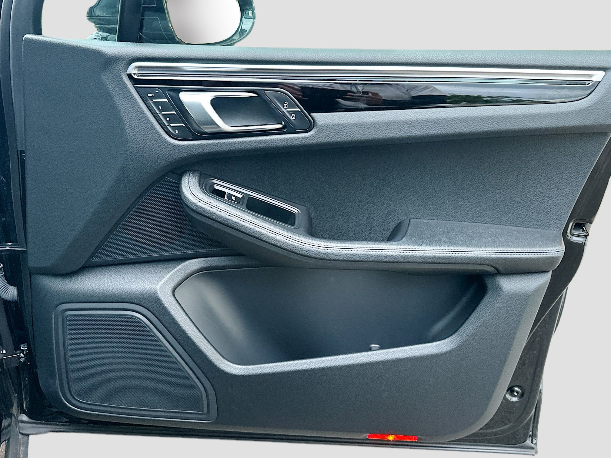 Used 2024 Porsche Macan image 36