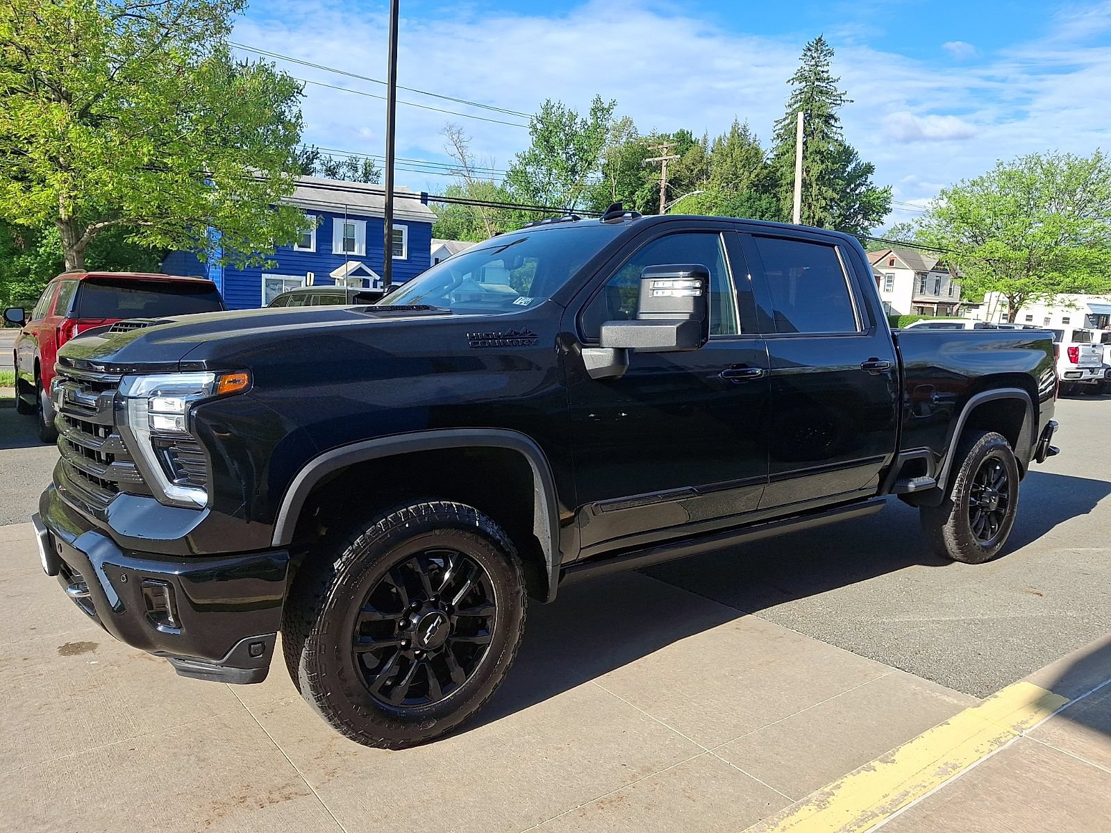 Used 2025 Chevrolet Silverado 2500 High Country w/ High Country Premium Package AWD/4WD image 3