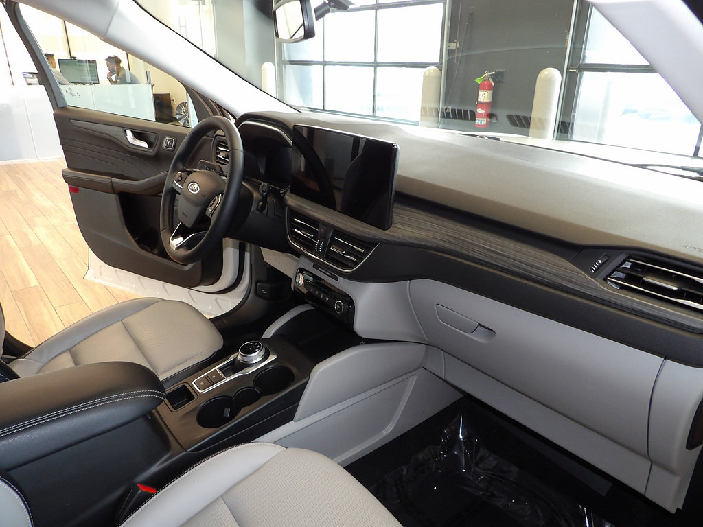 Used 2025 Ford Escape Platinum AWD/4WD image 13