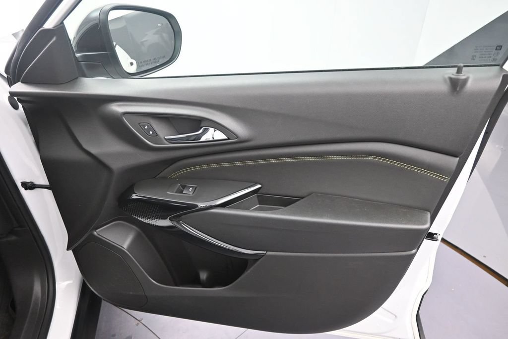 Used 2024 Chevrolet Trax ACTIV w/ Sunroof Package FWD image 22