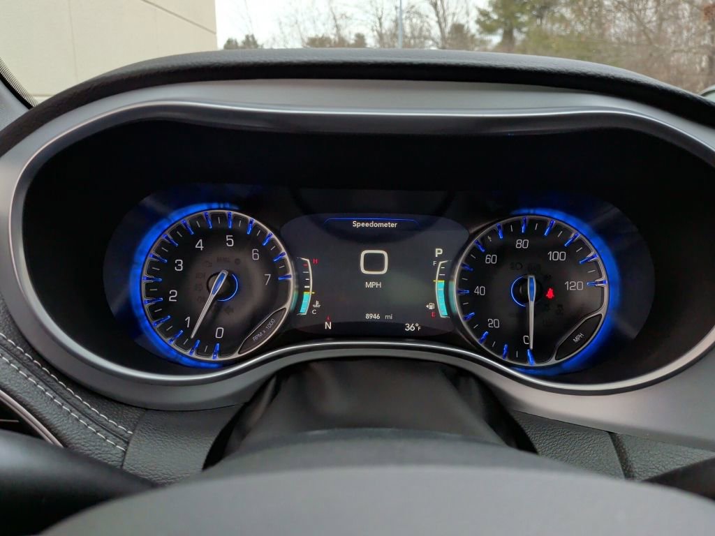 Used 2025 Chrysler Pacifica Limited w/ Uconnect Theater Family Group image 29