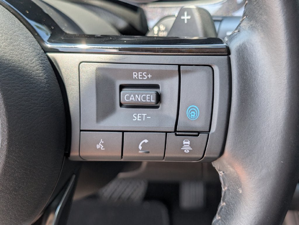 Used 2023 Nissan Pathfinder SL w/ Lighting Package (N92) FWD image 28