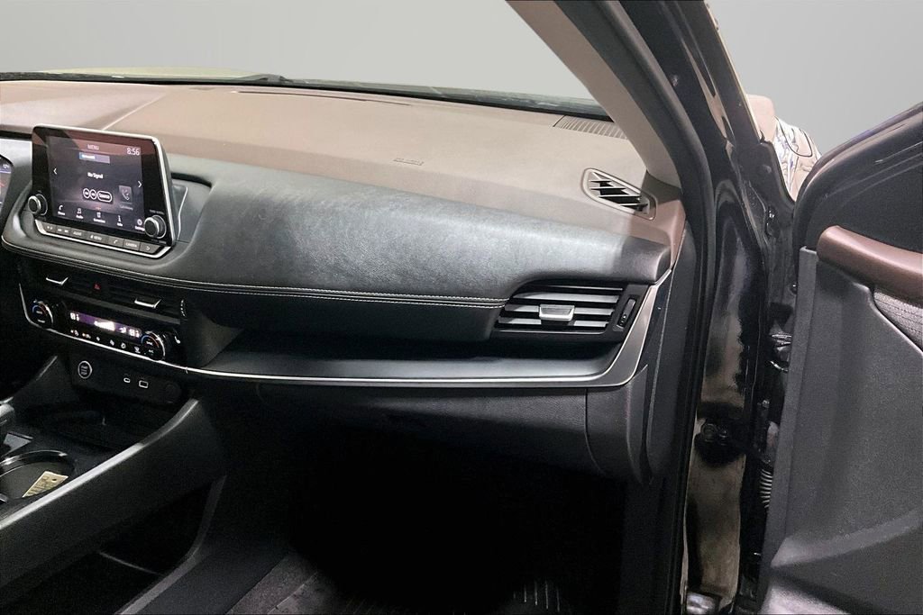 Used 2022 Nissan Rogue S image 24