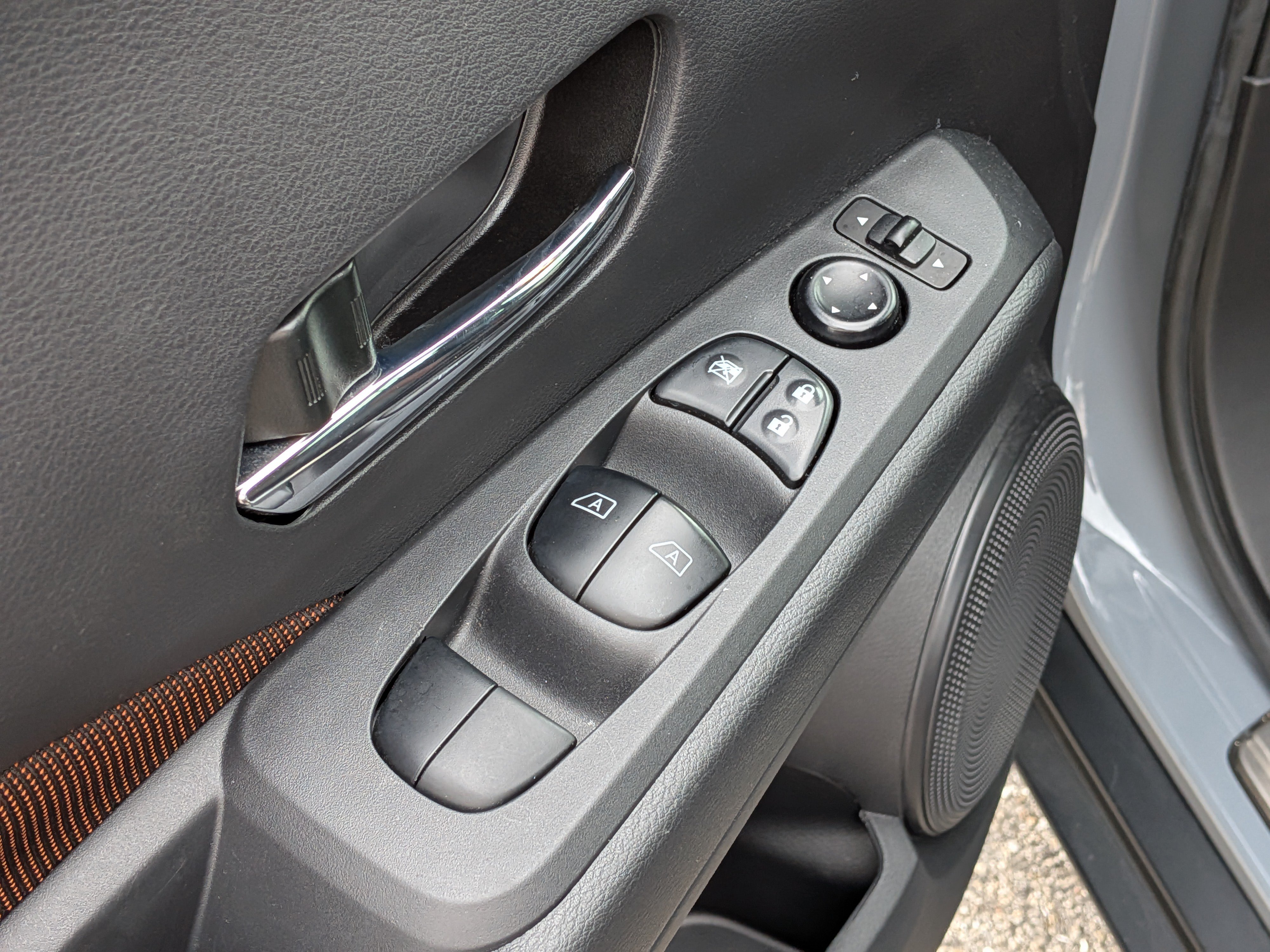 Used 2022 Nissan Kicks SR w/ Interior Electronics Package FWD image 22
