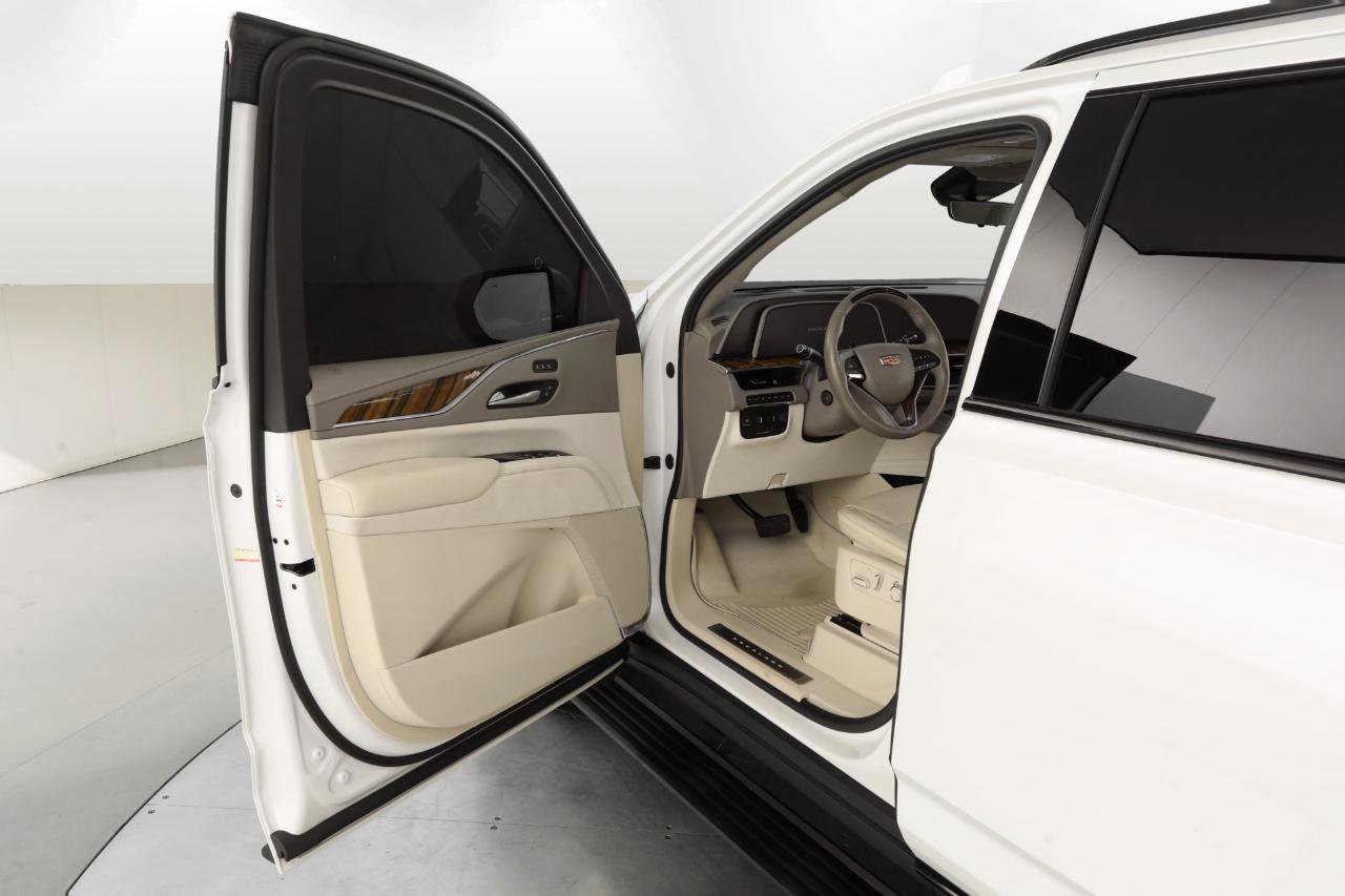 Used 2023 Cadillac Escalade Sport Platinum w/ LPO, ONYX Package AWD/4WD image 11