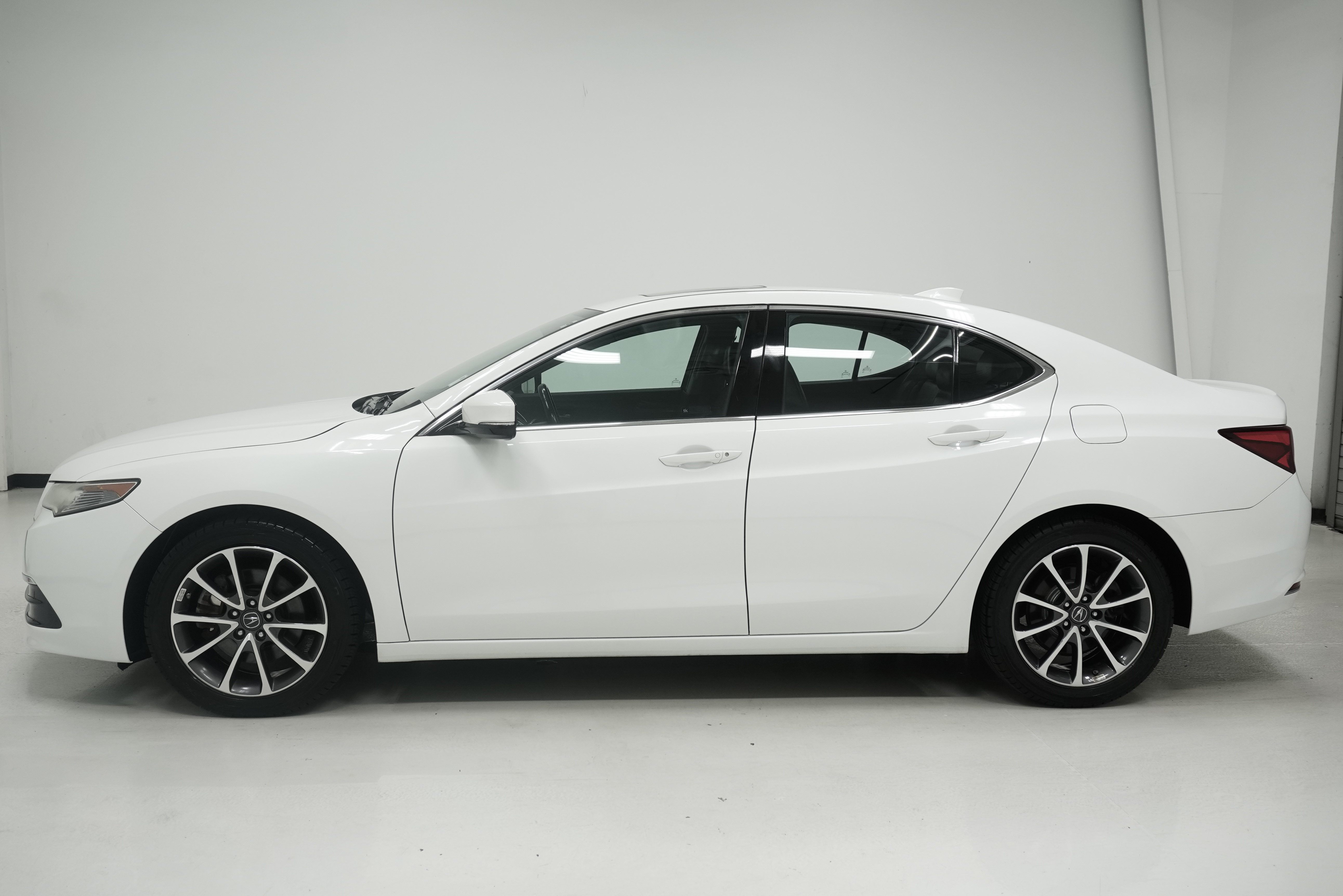 Used 2017 Acura TLX V6 w/ Technology Package FWD image 7