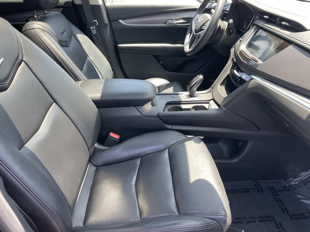 Used 2017 Cadillac XT5 Luxury w/ Driver Awareness Package FWD image 27