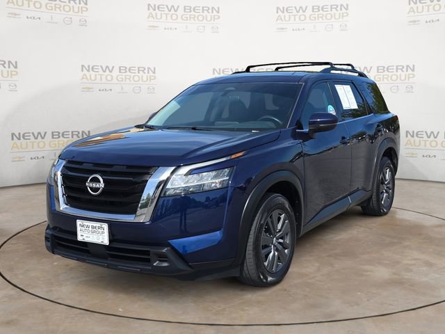 Used 2022 Nissan Pathfinder SV image 1