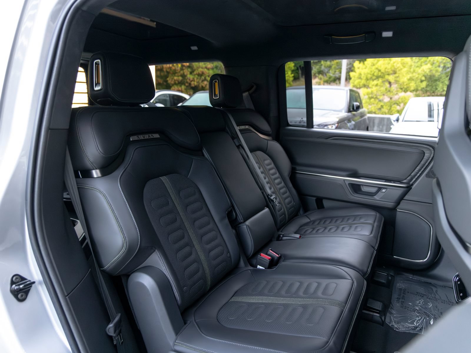 Used 2025 Rivian R1S Adventure Dual AWD/4WD image 47