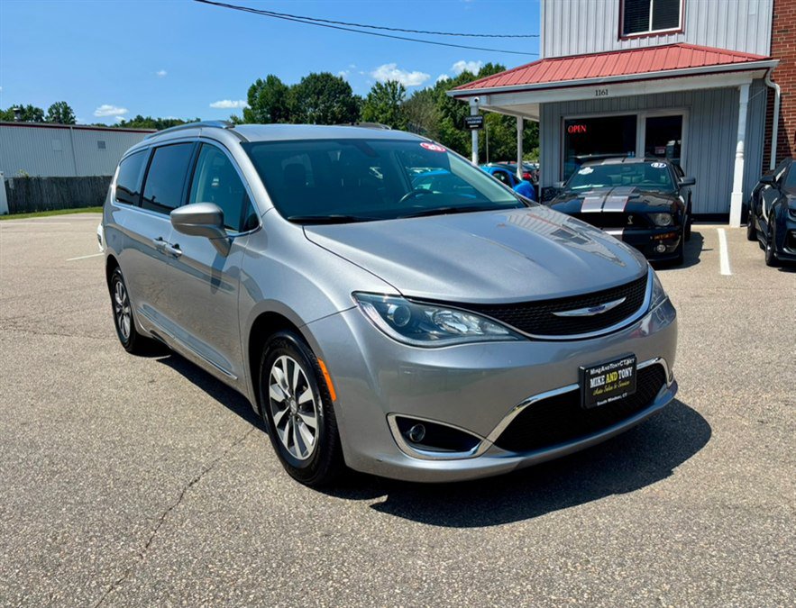 Used 2020 Chrysler Pacifica Touring-L Plus FWD image 3