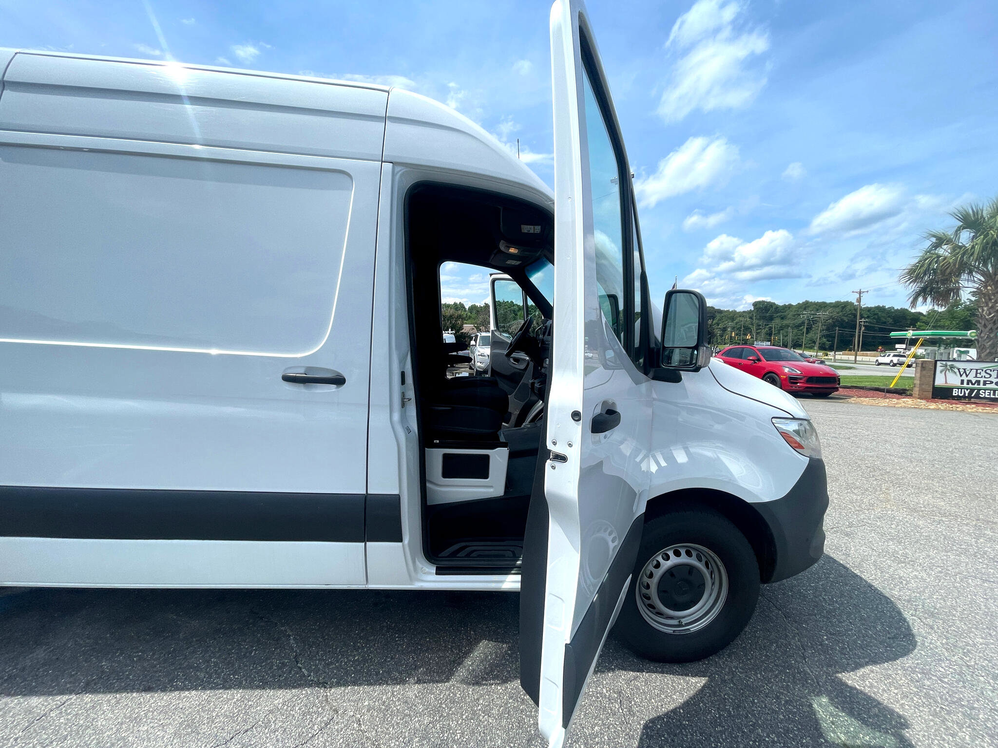Used 2023 Mercedes-Benz Sprinter 2500 image 19