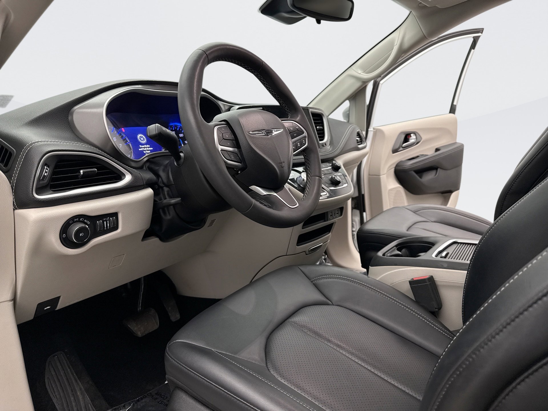 Used 2024 Chrysler Pacifica Touring-L w/ Road Tripper Package image 10