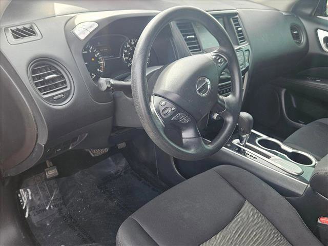Used 2017 Nissan Pathfinder S image 8