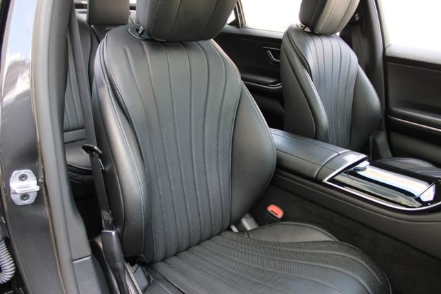 Used 2022 Mercedes-Benz S 500 4MATIC w/ AMG Line Package image 14