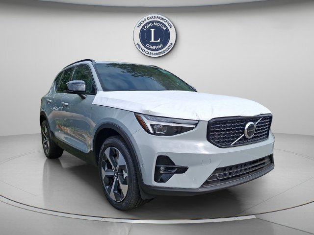New 2026 Volvo XC40 B5 Plus w/ Protection Package Premier AWD/4WD image 2