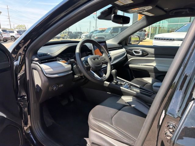 Used 2025 Jeep Compass Limited image 18