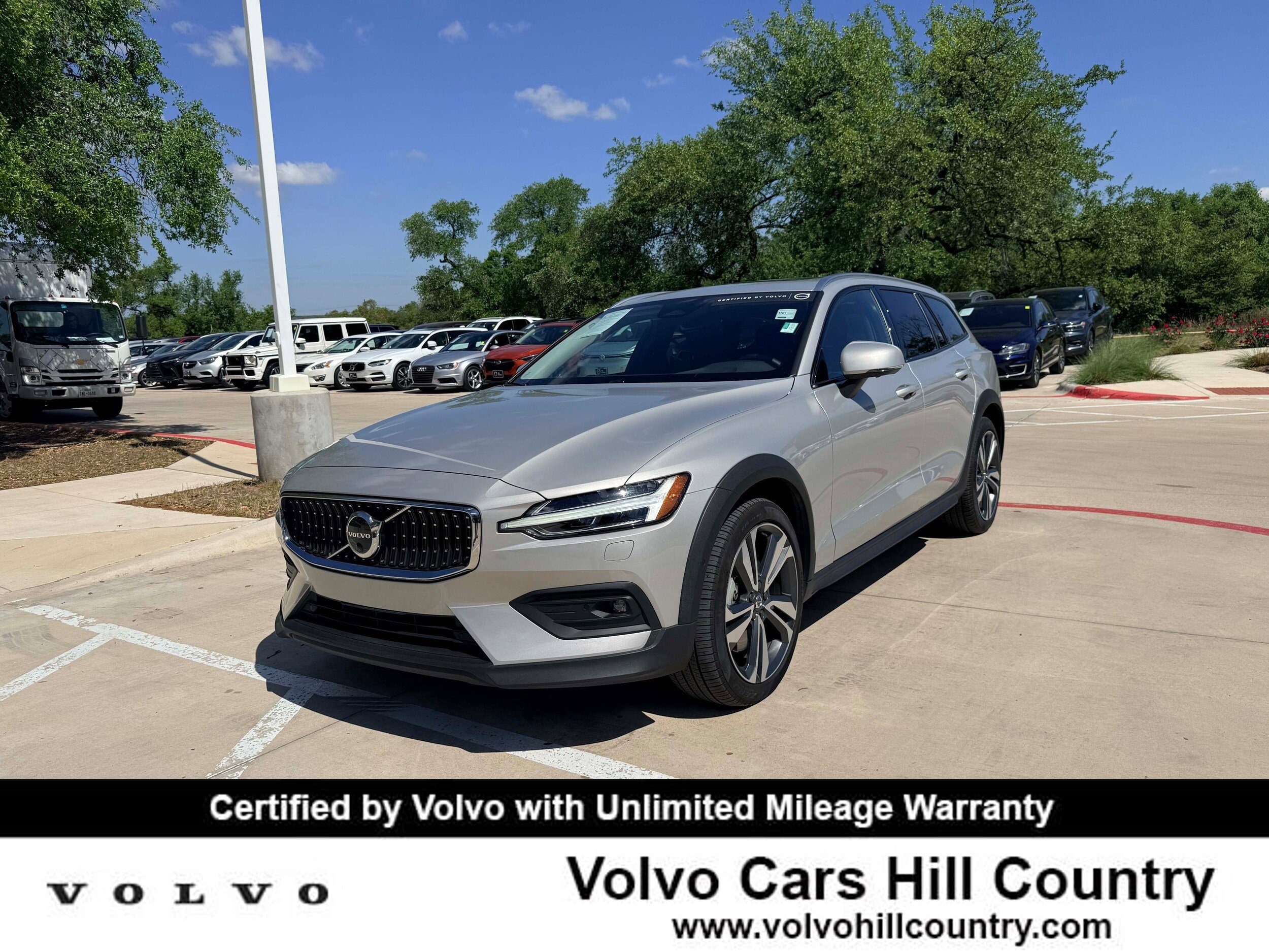 Certified 2025 Volvo V60 B5 Cross Country Plus AWD/4WD image 1