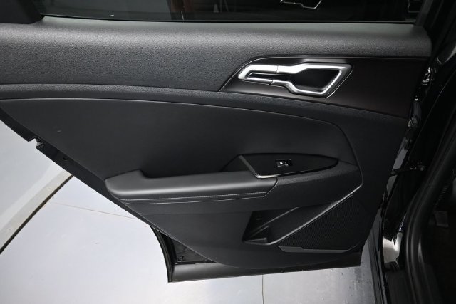 Used 2025 Kia Sportage EX FWD image 28