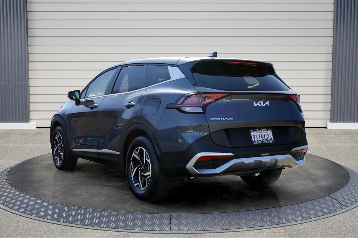 Used 2025 Kia Sportage LX image 5