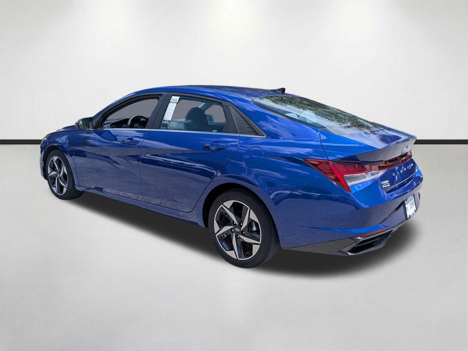Used 2023 Hyundai Elantra Limited w/ Cargo Package FWD image 6