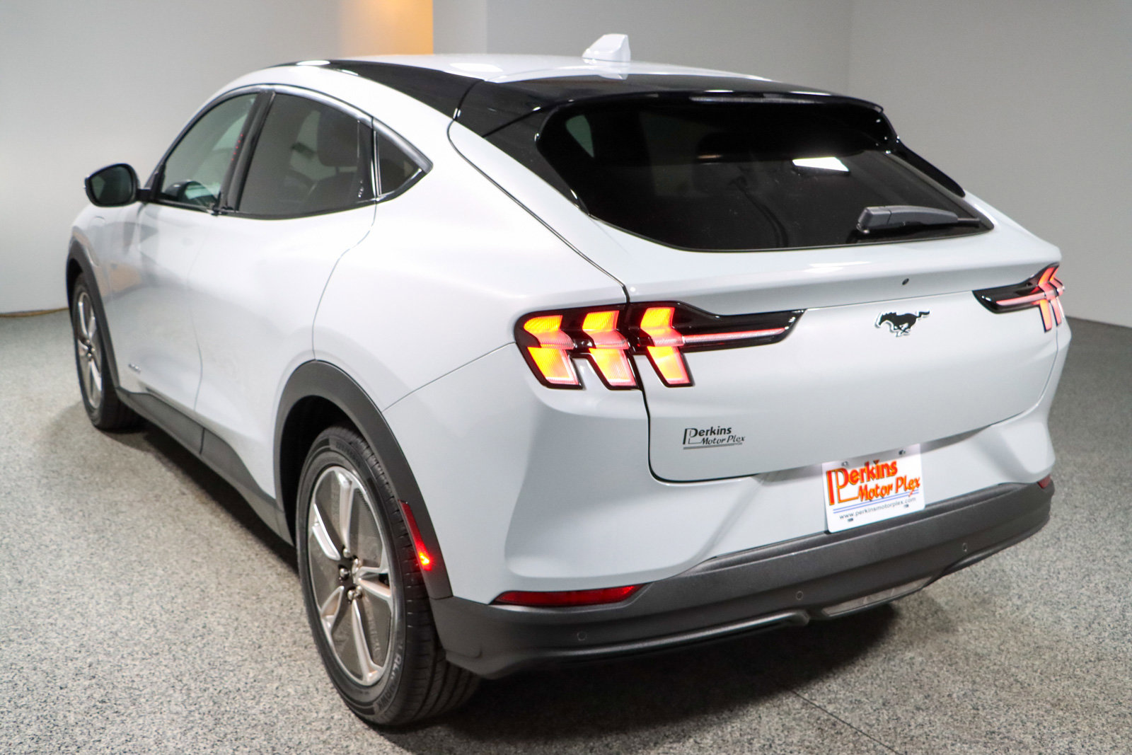 Used 2022 Ford Mustang Mach-E Select image 9