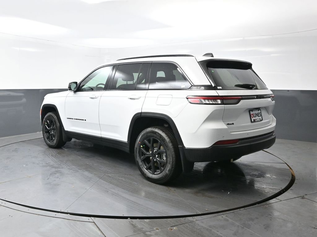 New 2026 Jeep Grand Cherokee Altitude image 7