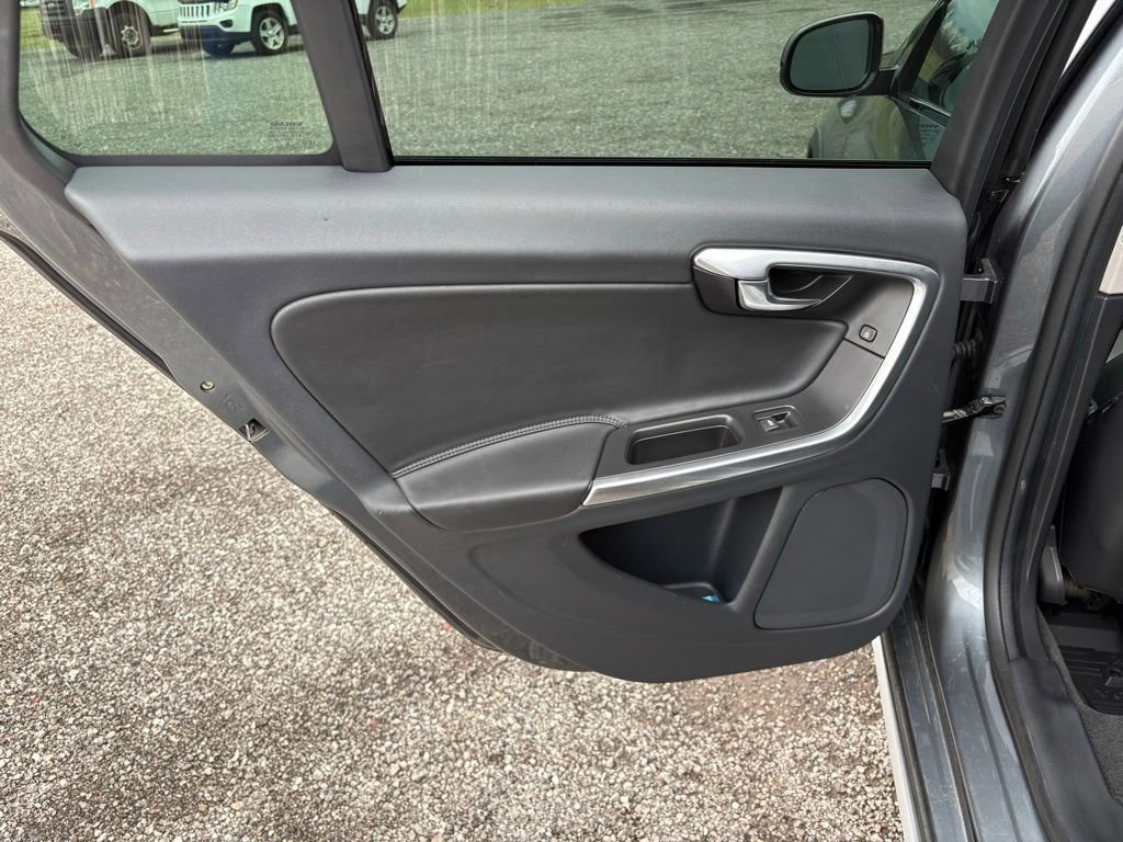 Used 2017 Volvo V60 T5 Cross Country w/ Convenience Package image 11