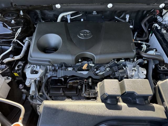 Used 2025 Toyota RAV4 XLE FWD image 32