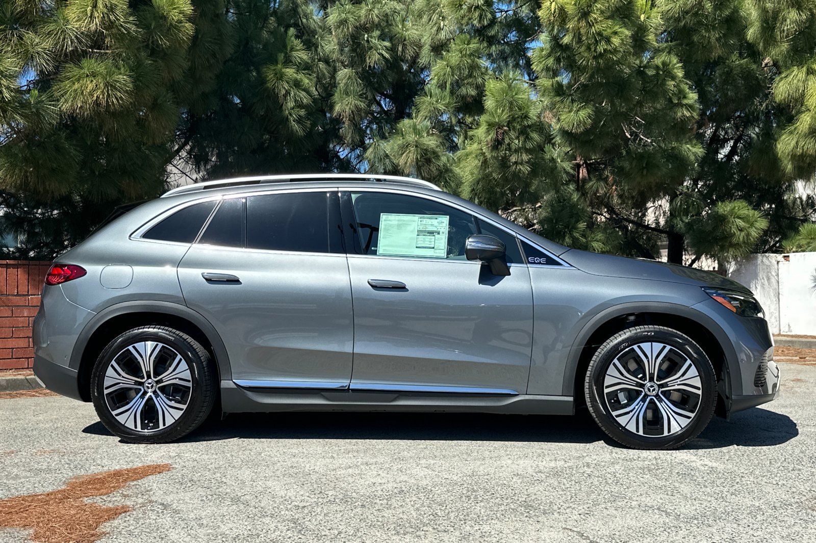 New 2026 Mercedes-Benz EQE 320 4MATIC SUV image 3