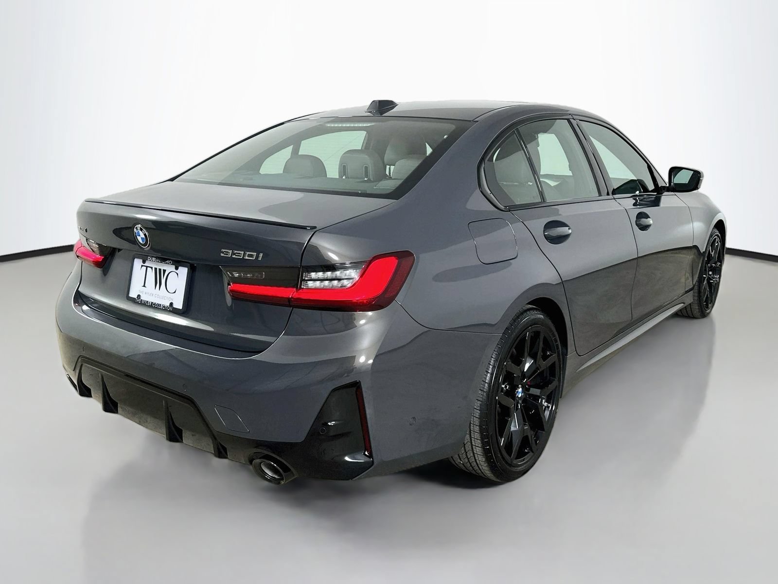 New 2026 BMW 330i xDrive Sedan w/ M Sport Package AWD/4WD image 5