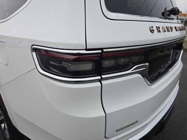 Used 2023 Jeep Grand Wagoneer L Series III image 33