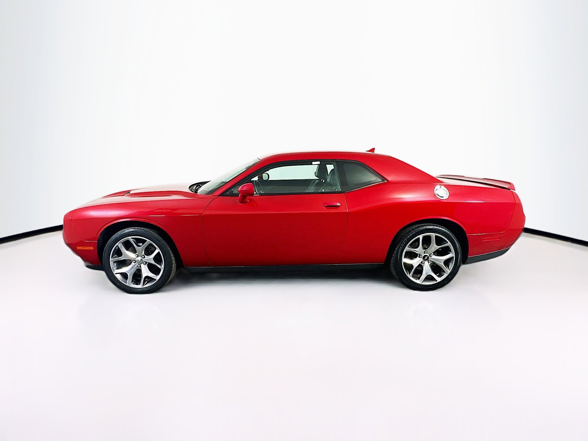Used 2016 Dodge Challenger SXT Plus RWD image 4