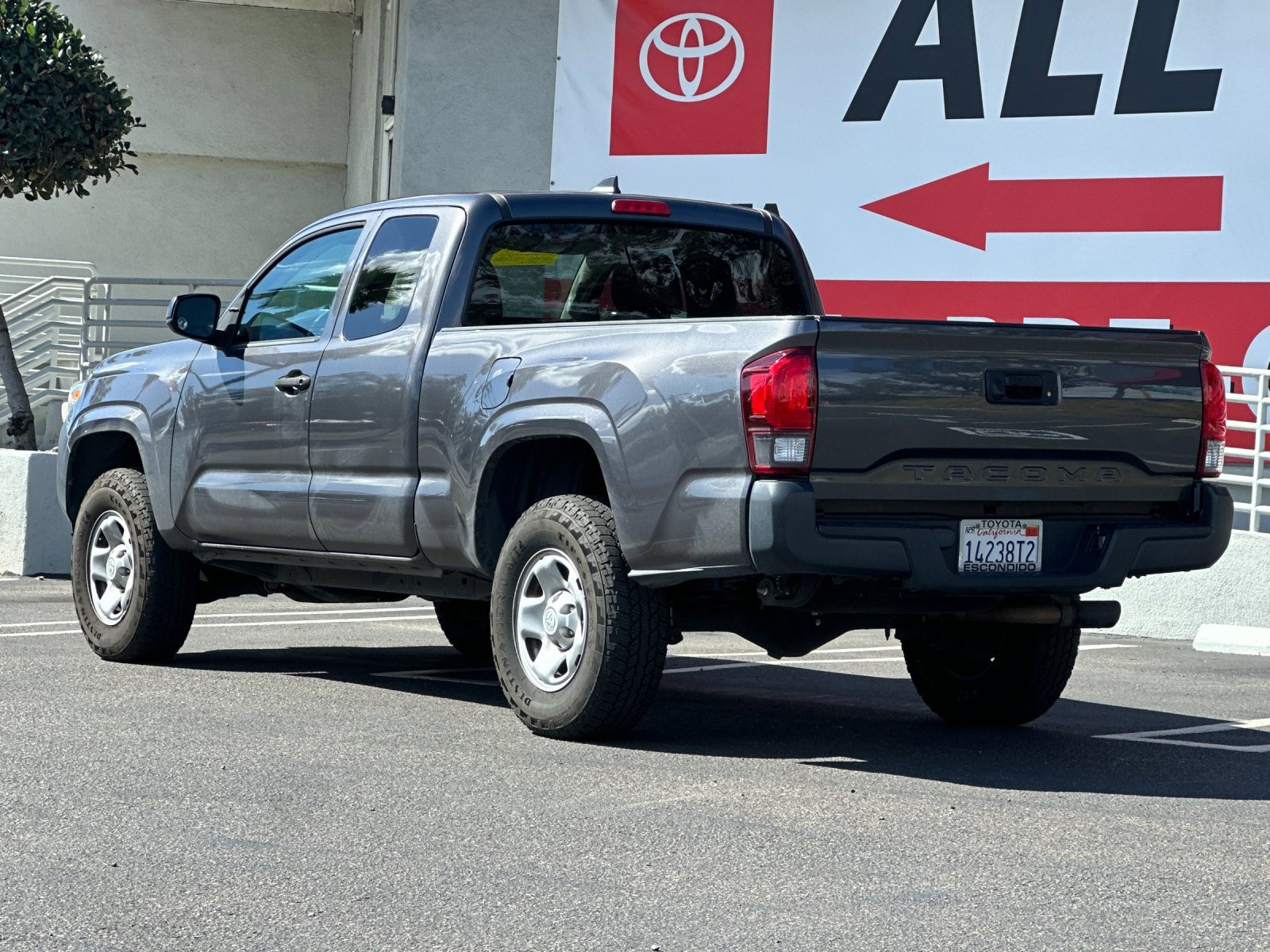 Used 2019 Toyota Tacoma SR image 3